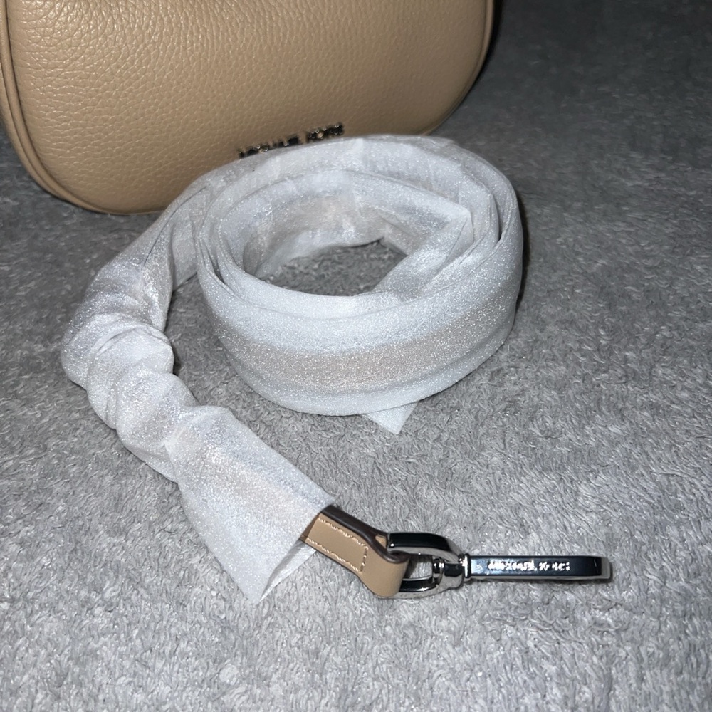 Michael Kors Mini Zip Pouchette - Picture 6 of 6